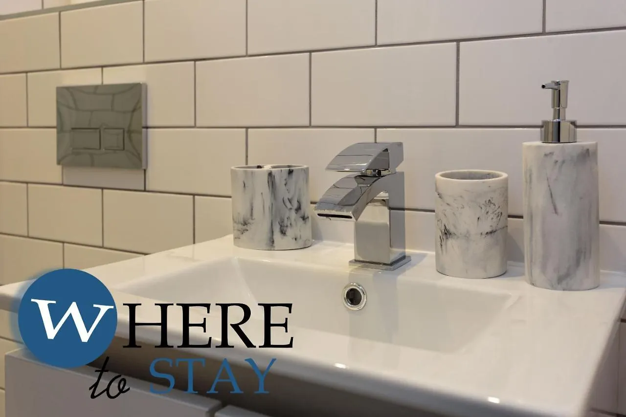 Stylish 2Bed Apartment Underneath Edinburgh Castle
